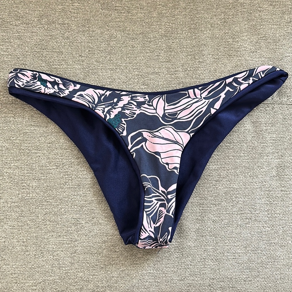 Maaji reversible bikini bottoms medium (never worn)